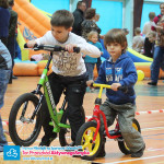 Tor przeszkód dla dzieci do jazdy na rowerku biegowym, hulajnodze, jeździki lub deskorolce