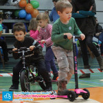 Tor przeszkód dla dzieci do jazdy na rowerku biegowym, hulajnodze, jeździki lub deskorolce