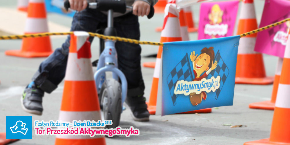 1 czerwca w Dzień Dziecka AktywnySmyk zorganizował sprawnościowy tor przeszkód do jazdy na rowerku biegowym.