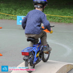 Dziecko na rowerku z pedałami