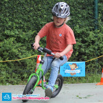 Dziecko na największym rowerku biegowym Puky LR XL